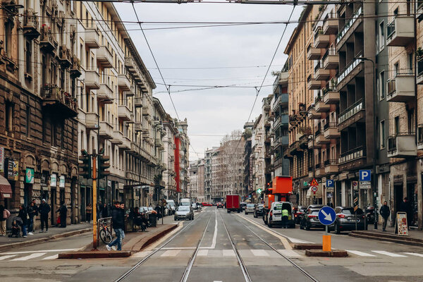 Милан, Италия - 2 января 2024 года: район вблизи центрального железнодорожного вокзала Милана