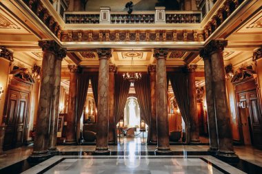 Monako, Monako - 20 Ocak 2024: Monako 'daki ünlü Monte Carlo kumarhanesinin lüks iç mekanları