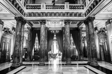 Monako, Monako - 20 Ocak 2024: Monako 'daki ünlü Monte Carlo kumarhanesinin lüks iç mekanları