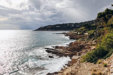 Fransız Rivierası 'ndaki güzel Saint Jean Cap Ferrat Yarımadası manzarası