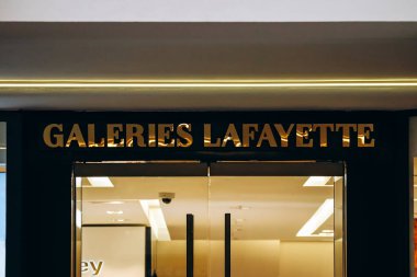 Nice, Fransa - 1 Kasım 2023 Lafayette Galerileri Nice 'in göbeğinde.