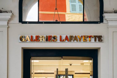 Nice, Fransa - 1 Kasım 2023 Lafayette Galerileri Nice 'in göbeğinde.