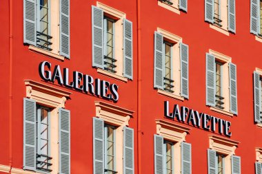 Nice, Fransa - 1 Kasım 2023 Lafayette Galerileri Nice 'in göbeğinde.