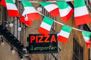 İtalyan bayraklı pizzacı tabelası (Fransızcadan tam tercümesi - 