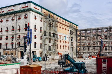 Nice, Fransa - 24 Şubat 2024: Nice 'in Wilson semtindeki eski Saint-Roch hastanesi ulusal ve belediye polisini bir araya getirecek büyük bir polis oteline dönüşmek üzere..