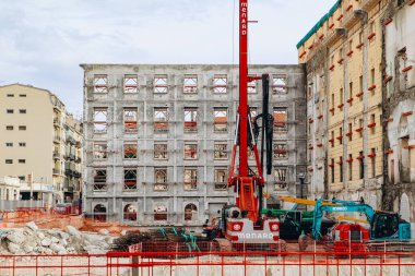 Nice, Fransa - 24 Şubat 2024: Nice 'in Wilson semtindeki eski Saint-Roch hastanesi ulusal ve belediye polisini bir araya getirecek büyük bir polis oteline dönüşmek üzere..