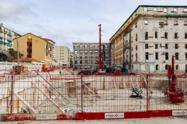 Nice, Fransa - 24 Şubat 2024: Nice 'in Wilson semtindeki eski Saint-Roch hastanesi ulusal ve belediye polisini bir araya getirecek büyük bir polis oteline dönüşmek üzere..