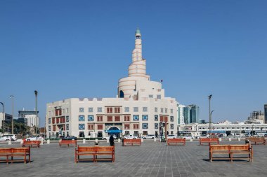 Doha, Katar - 1 Mayıs 2024: Fanar, Katar İslam Kültür Merkezi, Doha 'daki Spiral Cami