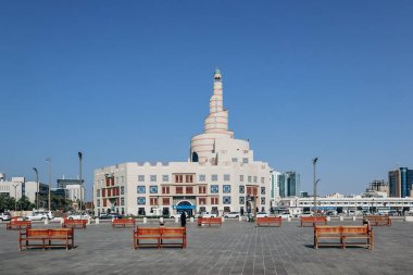 Doha, Katar - 1 Mayıs 2024: Fanar, Katar İslam Kültür Merkezi, Doha 'daki Spiral Cami