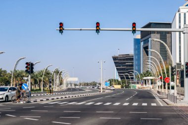 Doha, Katar - 1 Mayıs 2024: Souq Waqif yakınlarındaki Doha 'nın göbeğindeki dolgu