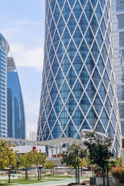 Doha, Katar - 29 Nisan 2024: Batı Körfezi bölgesi, Doha 'da gökdelenleri olan iş bölgesi