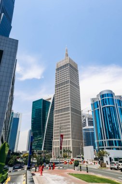 Doha, Katar - 29 Nisan 2024: Batı Körfezi bölgesi, Doha 'da gökdelenleri olan iş bölgesi