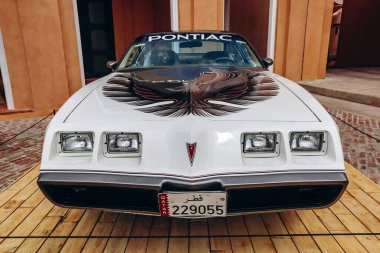 Doha, Katar - 1 Mayıs 2024: Vintage Pontiac Trans AM, ABD 'de üretildi.