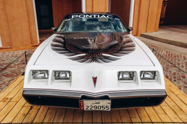 Doha, Katar - 1 Mayıs 2024: Vintage Pontiac Trans AM, ABD 'de üretildi.
