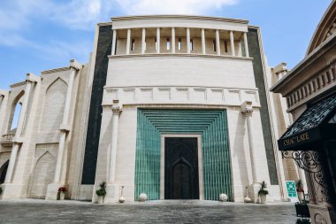 Doha, Katar - 1 Mayıs 2024: Katara Kültür Köyü, Katara 'nın Doha kentinde Batı Körfezi ile Pearl Körfezi arasında yer alan kültürel ve ticari bir kompleks..