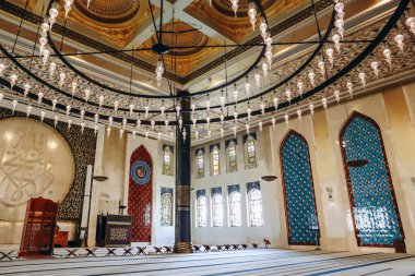 Katara Camii, Katara 'nın Mavi Camii olarak da bilinir, Katara Kültür Köyü' nde yer alan çok karmaşık ve güzel bir camidir.