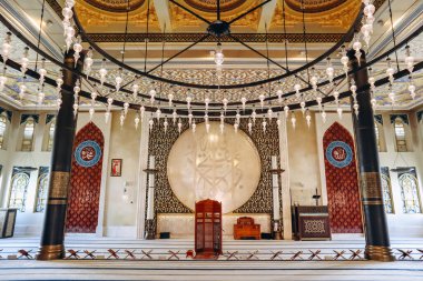 Katara Camii, Katara 'nın Mavi Camii olarak da bilinir, Katara Kültür Köyü' nde yer alan çok karmaşık ve güzel bir camidir.