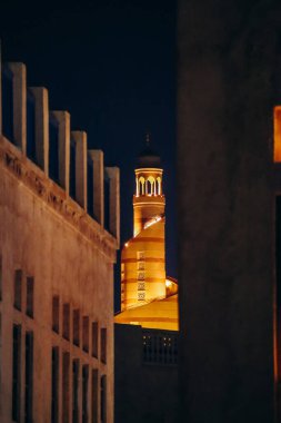 Fanar, Katar İslam Kültür Merkezi, Doha 'daki Spiral Camii, Irak' ın Samarra kentindeki El Mutawakil Büyük Camii 'nin bir kopyası olarak inşa edildi.