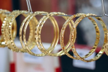 Katar, Doha 'daki altın pazarında altın bilezikler.