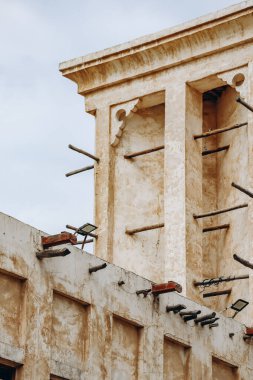 Souq Waqif bölgesindeki Doha 'da geleneksel eski binalar