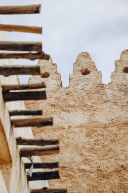 Souq Waqif bölgesindeki Doha 'da geleneksel eski binalar