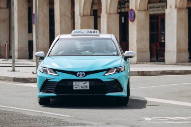 Doha, Katar - 1 Mayıs 2024: Doha, Katar 'da geleneksel şehir taksisi