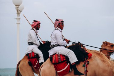 Doha, Katar - 1 Mayıs 2024: Katar, Doha 'da Atlı Polis