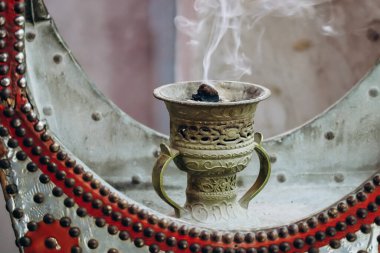 Katar, Doha 'daki Souq Waqif' te tütsü yakılmış.