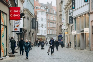 Kopenhag, Danimarka - 13 Mart 2024: Bulutlu bir günde Kopenhag Tarihi Merkezi