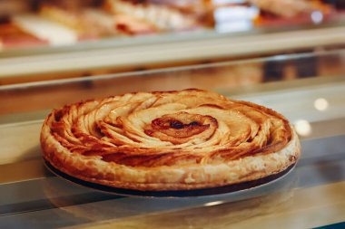 Paris 'teki pastanede nefis elmalı turta