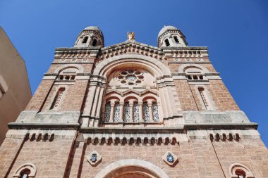 Saint-Raphael 'deki Fransız Rivierası' ndaki Basilica Notre-Dame de la Victoire.