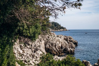 Fransız Rivierası 'ndaki Saint Jean Cap Ferrat yarımadasının göz kamaştırıcı manzarası
