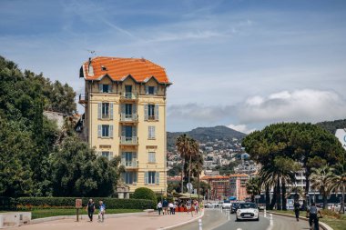 Nice, Fransa - 25 Mayıs 2024: Nice 'teki Lympia limanındaki binalar