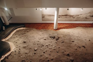 Nice, Fransa - 25 Mayıs 2024: İnsan Paleontolojisi Terra Amata Müzesi ilk Nicois 'in davranış ve yaşam tarzını araştırıyor.