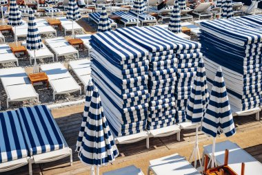 Güzel, Fransa - 25 Mayıs 2024: Gün batımında Nice 'in merkezinde