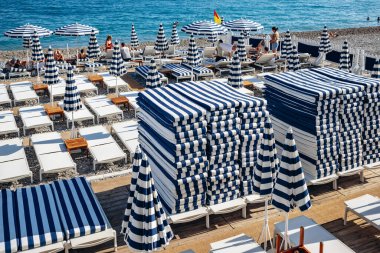 Güzel, Fransa - 25 Mayıs 2024: Gün batımında Nice 'in merkezinde