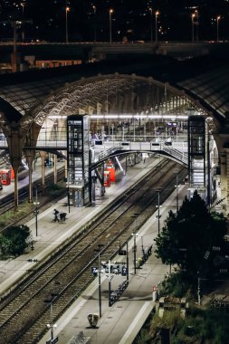 Nice, Fransa - 1 Haziran 2024: Fransız Rivierası 'ndaki Nice tren istasyonu