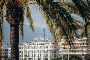 Cannes, Fransa - 1 Ağustos 2024: Cannes, Croisette 'deki ünlü Martinez Oteli