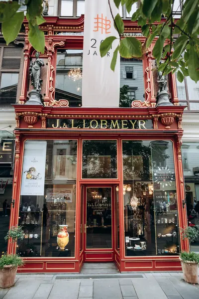 stock image Vienna, Austria - August 5, 2024: Facade of the J. & L. Lobmeyr, high-end, family-owned shop since 1823 crafting crystal stemware & chandeliers.