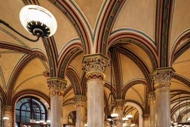 Viyana 'daki ünlü Cafe Central' ın içi.