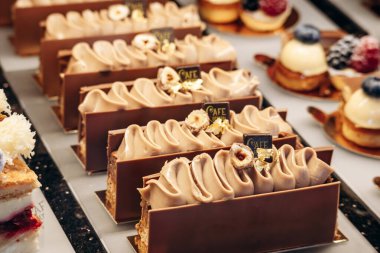 Viyana, Avusturya - 6 Ağustos 2024: Viyana 'daki ünlü Cafe Central cephesi