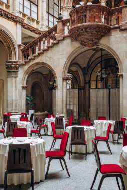 Viyana, Avusturya - 6 Ağustos 2024: Viyana 'daki ünlü Cafe Central cephesi