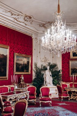 Viyana, Avusturya - 6 Ağustos 2024: Viyana 'daki ünlü Cafe Central cephesi