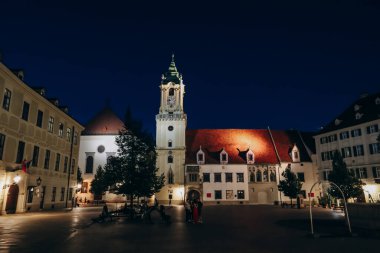 Bratislava, Slovakya - 7 Ağustos 2024: Hlavne namestie (kelimenin tam anlamıyla 