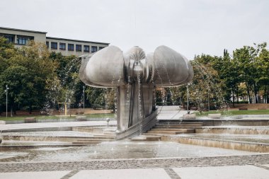 Bratislava 'daki Özgürlük Meydanı' ndaki Druzba Çeşmesi