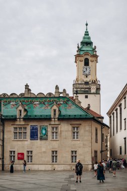 Bratislava, Slovakya - 7 Ağustos 2024: Bratislava 'nın eski şehir merkezi