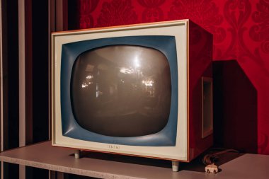 Bratislava, Slovakya - 7 Ağustos 2024: Kamelia 4210 U TV seti, Tesla Pardubice, 1962, MMB