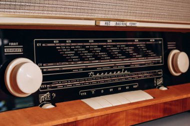 Bratislava, Slovakya - 7 Ağustos 2024: Barcarola 1009A Radyosu, Tesla Bratislava, 1961-1964, MMB