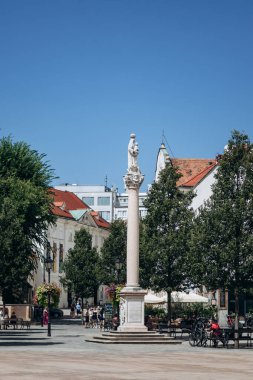 Bratislava, Slovakya - 7 Ağustos 2024: Bratislava 'nın eski şehir merkezi