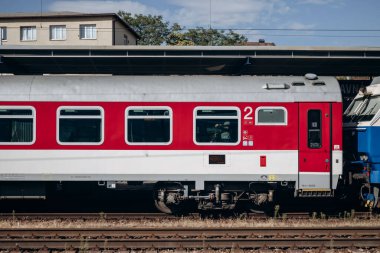Bratislava, Slovakya - 7 Ağustos 2024: Bratislava Merkez İstasyonu 'nda bir Slovak treninin yakın çekimi